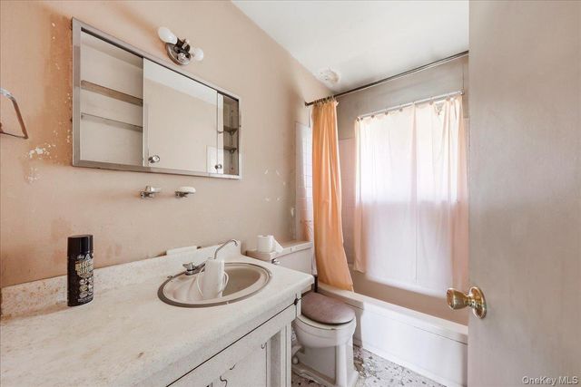 20229 120th Avenue, Saint Albans, NY 11412