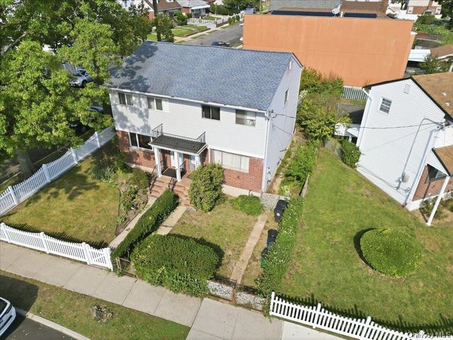 20229 120th Avenue, Saint Albans, NY 11412