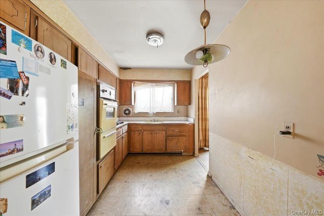 20229 120th Avenue, Saint Albans, NY 11412