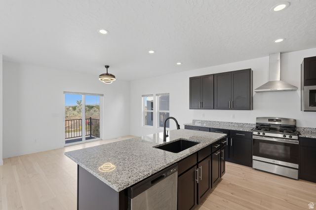 915 N EVELYN ST, Farmington, UT 84025