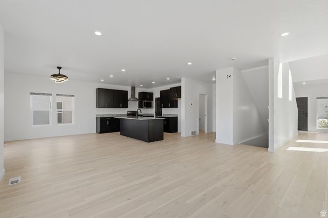 915 N EVELYN ST, Farmington, UT 84025