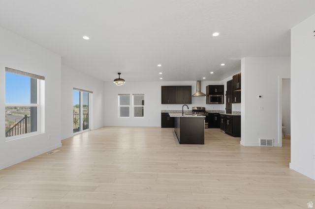 915 N EVELYN ST, Farmington, UT 84025