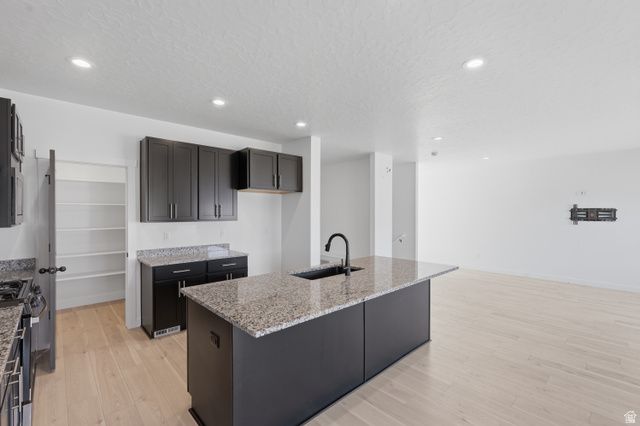 915 N EVELYN ST, Farmington, UT 84025