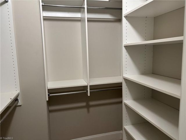 5477 Meadowlark Court, Winston-salem, NC 27106