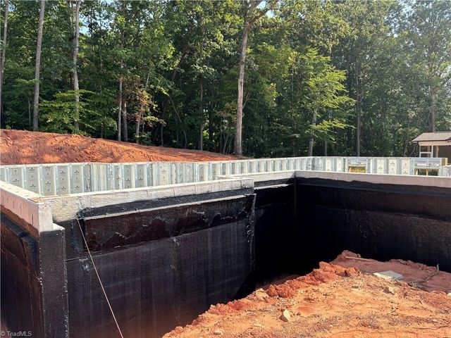 5477 Meadowlark Court, Winston-salem, NC 27106