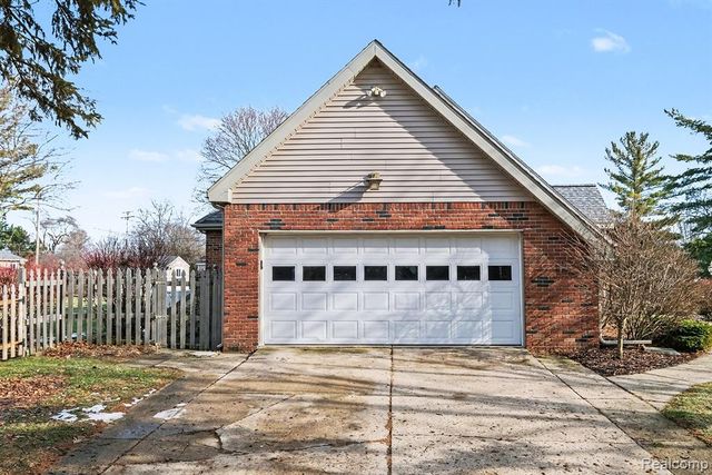 5113 Candlewood Drive, Grand Blanc, MI 48439