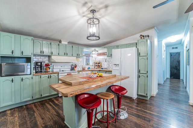 13589 Sam Reynolds Road, Justin, TX 76247