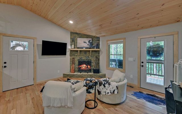 95 Deer Valley Lane, Murphy, NC 28906
