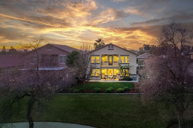 11384 N Via Montessori Drive, Fresno, CA 93730