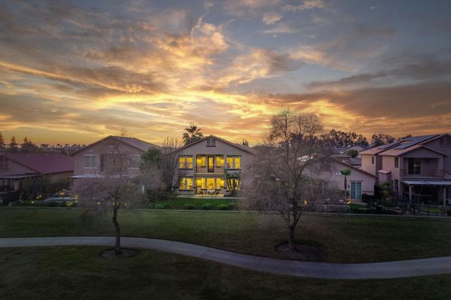 11384 N Via Montessori Drive, Fresno, CA 93730