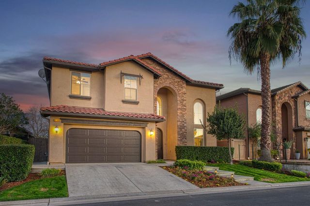 11384 N Via Montessori Drive, Fresno, CA 93730