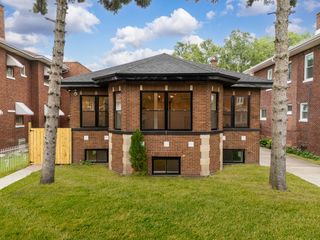 7427 S Oglesby Avenue, Chicago, IL 60649