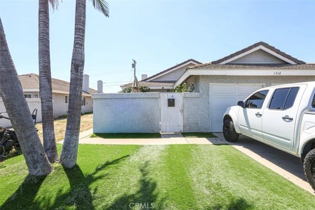 1314 N Bewley Street, Santa Ana, CA 92703
