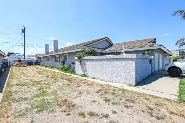 1314 N Bewley Street, Santa Ana, CA 92703