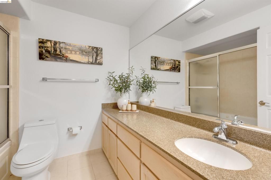 Image 24 of property listing at 21103 Gary Dr 116E, Hayward, CA 94546