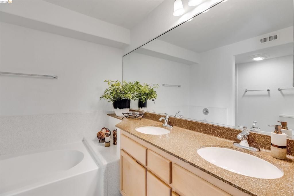 Image 33 of property listing at 21103 Gary Dr 116E, Hayward, CA 94546