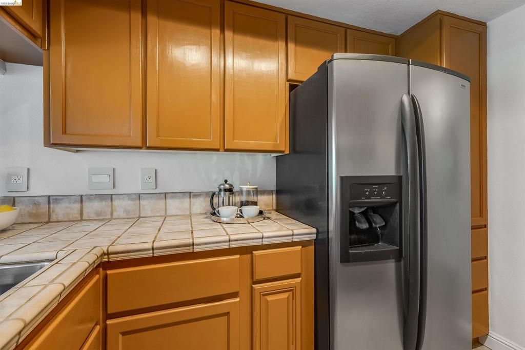 Image 8 of property listing at 21103 Gary Dr 116E, Hayward, CA 94546