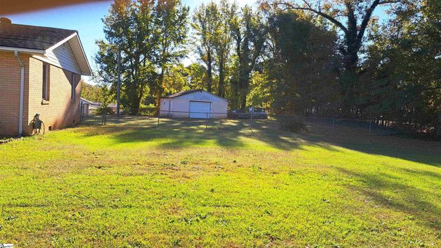 709 Staunton Bridge Road, Greenville, SC 29611