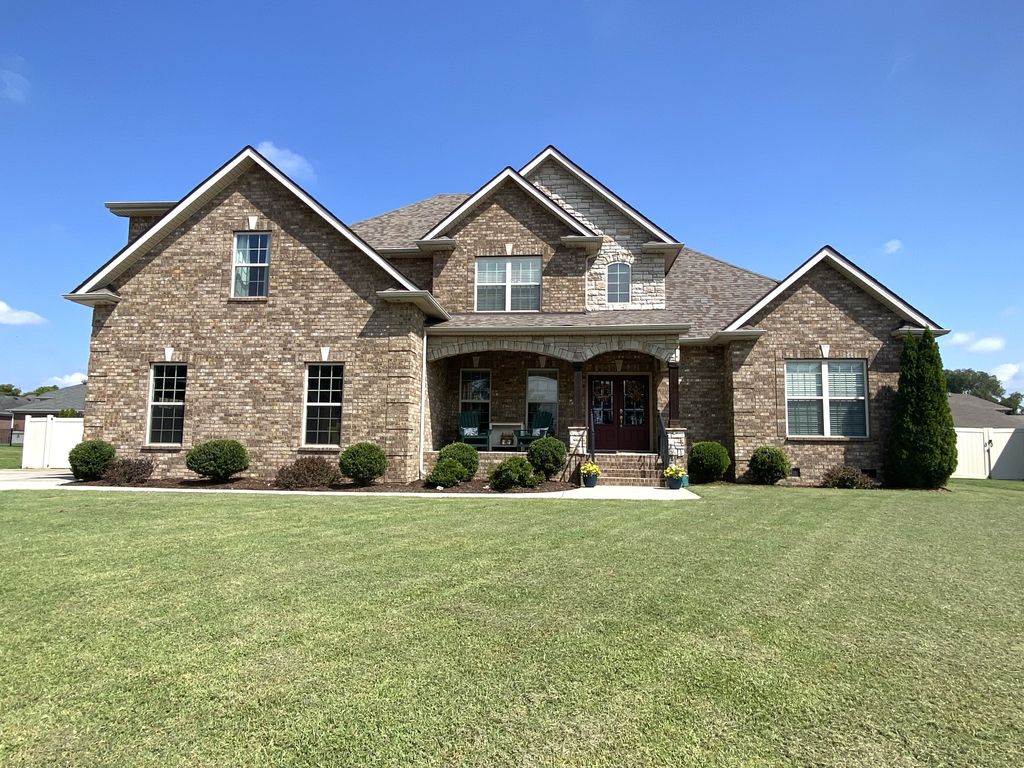 2303 Lionheart Dr, Murfreesboro, TN 37130