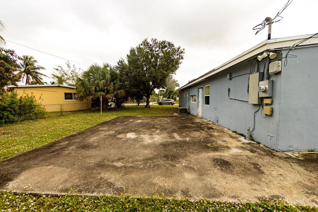 205 NW 33rd Ave, Lauderhill, FL 33311