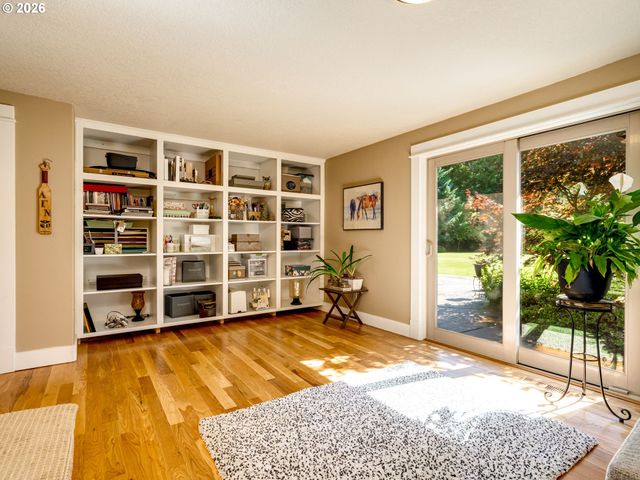 31860 Sw PEACH COVE Rd, West Linn, OR 97068