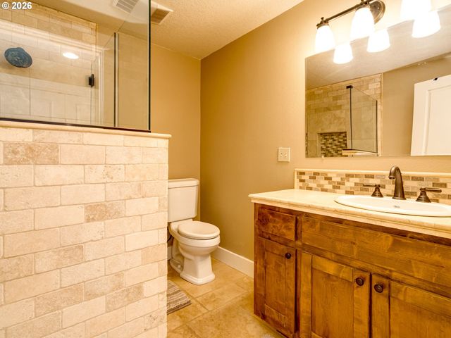 31860 Sw PEACH COVE Rd, West Linn, OR 97068