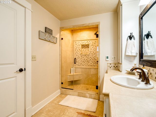 31860 Sw PEACH COVE Rd, West Linn, OR 97068
