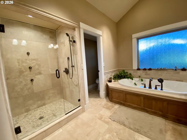 31860 Sw PEACH COVE Rd, West Linn, OR 97068