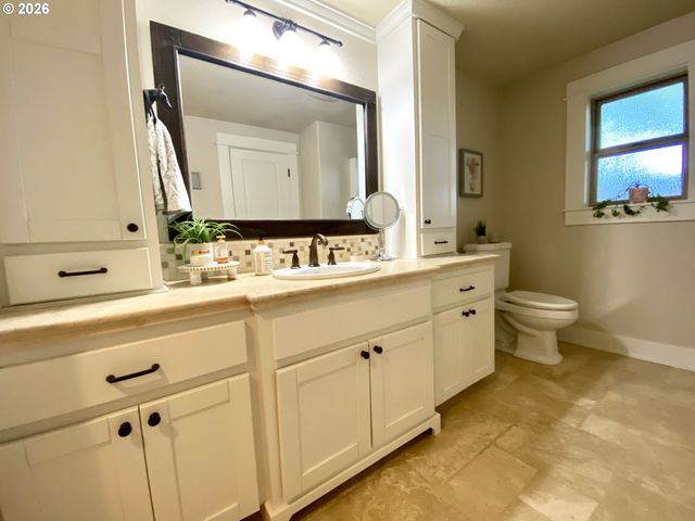 31860 Sw PEACH COVE Rd, West Linn, OR 97068
