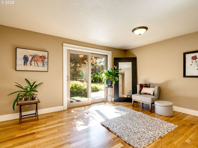 31860 Sw PEACH COVE Rd, West Linn, OR 97068