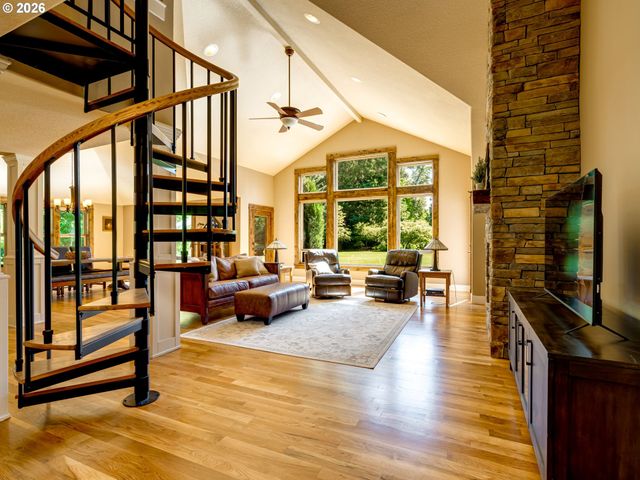 31860 Sw PEACH COVE Rd, West Linn, OR 97068