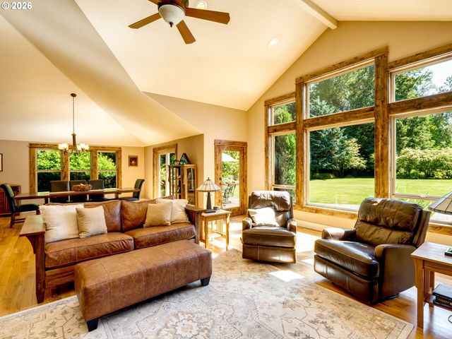 31860 Sw PEACH COVE Rd, West Linn, OR 97068