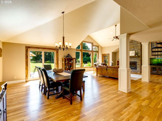 31860 Sw PEACH COVE Rd, West Linn, OR 97068