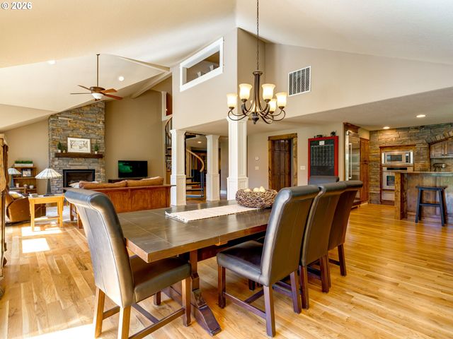 31860 Sw PEACH COVE Rd, West Linn, OR 97068