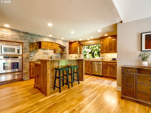 31860 Sw PEACH COVE Rd, West Linn, OR 97068