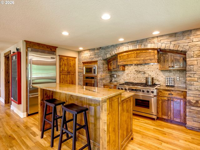 31860 Sw PEACH COVE Rd, West Linn, OR 97068
