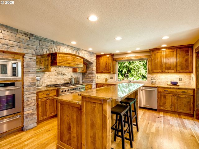 31860 Sw PEACH COVE Rd, West Linn, OR 97068