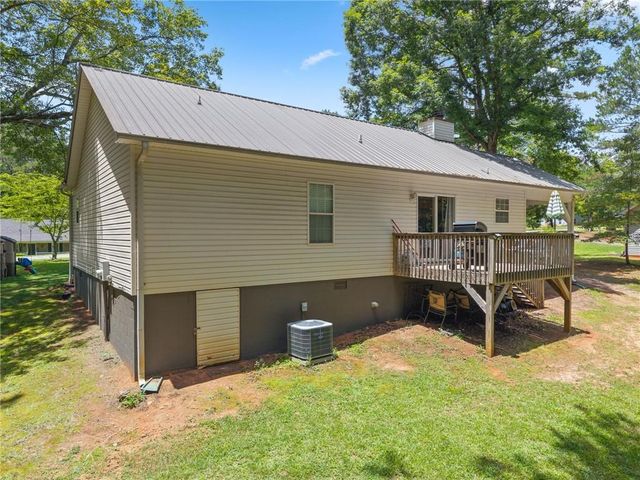 18 Chickasaw Trail, Cleveland, GA 30528
