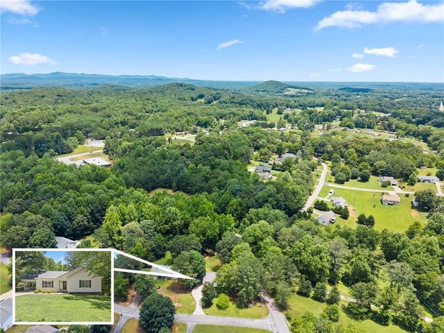 18 Chickasaw Trail, Cleveland, GA 30528