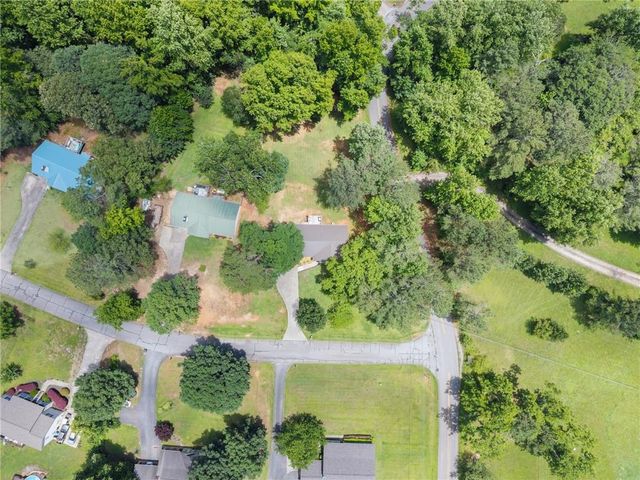 18 Chickasaw Trail, Cleveland, GA 30528
