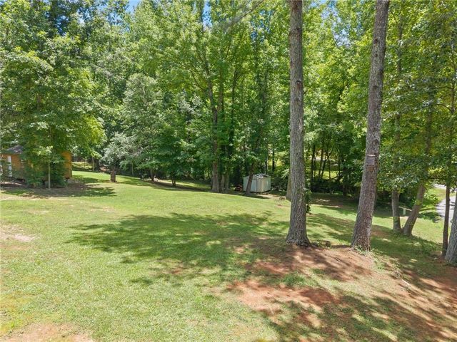18 Chickasaw Trail, Cleveland, GA 30528