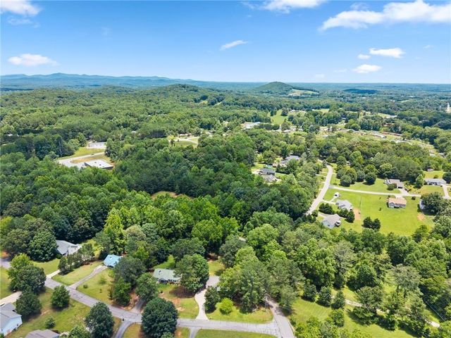 18 Chickasaw Trail, Cleveland, GA 30528