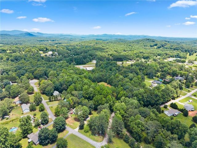 18 Chickasaw Trail, Cleveland, GA 30528