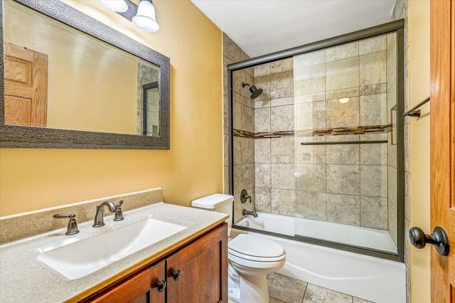 840 County Road D East, Little Canada, MN 55109