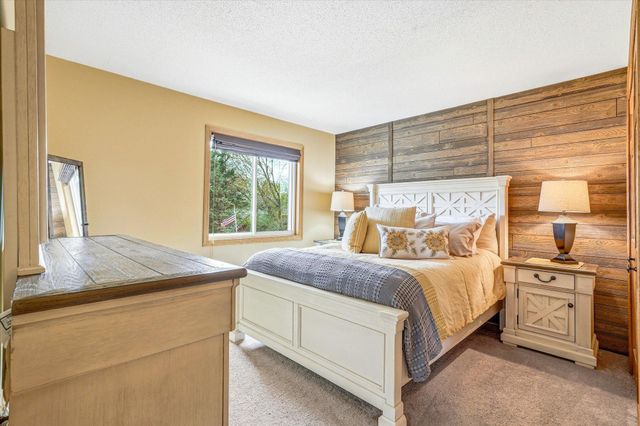 840 County Road D East, Little Canada, MN 55109