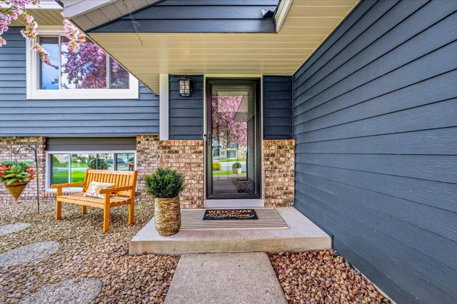 840 County Road D East, Little Canada, MN 55109