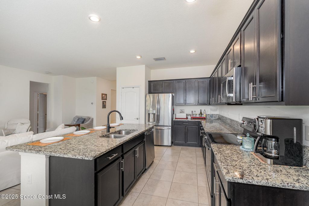 Image 2 of property listing at 10033 W Verona Circle, Vero Beach, FL 32966