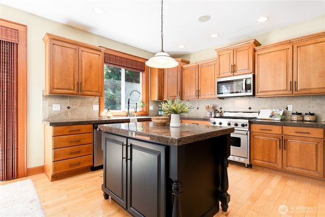 7106 71st Avenue NW, Gig Harbor, WA 98335