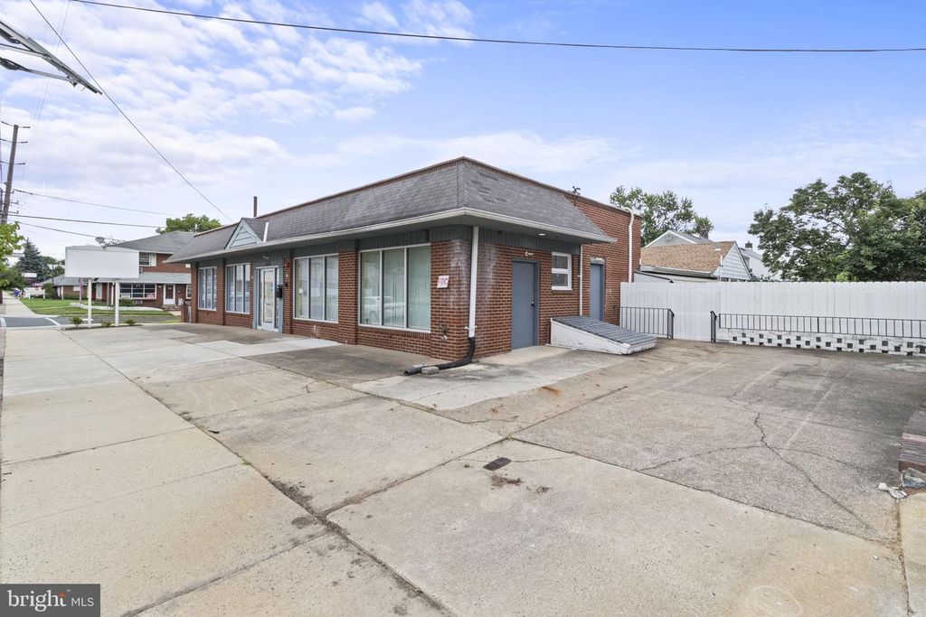 5824 WESTFIELD AVE, PENNSAUKEN, NJ 08110 — exterior