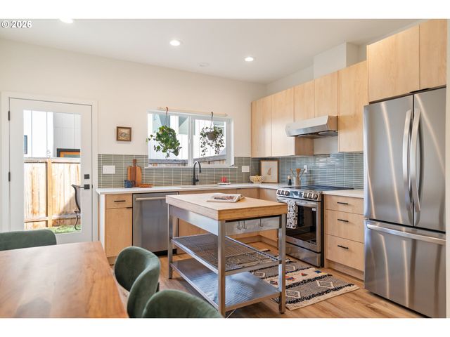 5793 Se RAMONA St, Portland, OR 97206